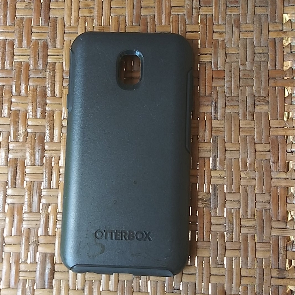 Otterbox case for samsung j7, black
